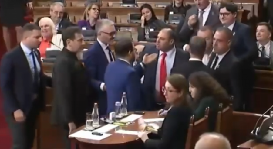 JEREMIĆ BI DA UĆUTKA ĐILASOVCE U SKUPŠTINI! Vuk naredio svojim poslanicima da prave skandale da bi se nametnuo kao lider opozicije