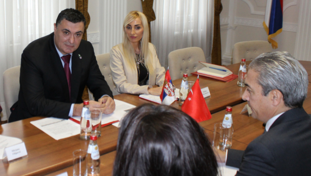 DOBRE VESTI ZA RADNIKE U TURSKOJ KOMPANIJI Ambasador Aksoj saopštio da će Berteks ispuniti preostale obaveze prema zaposlenima