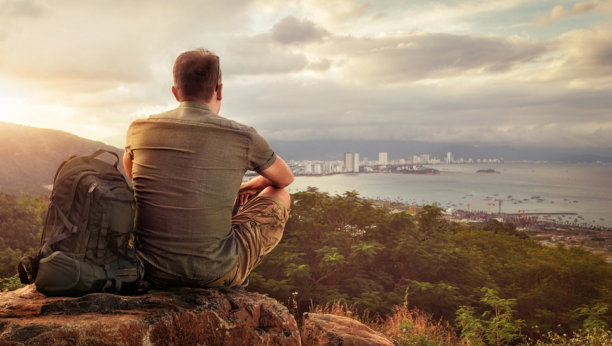 VIC DANA Sedi Rajko na kamičku...