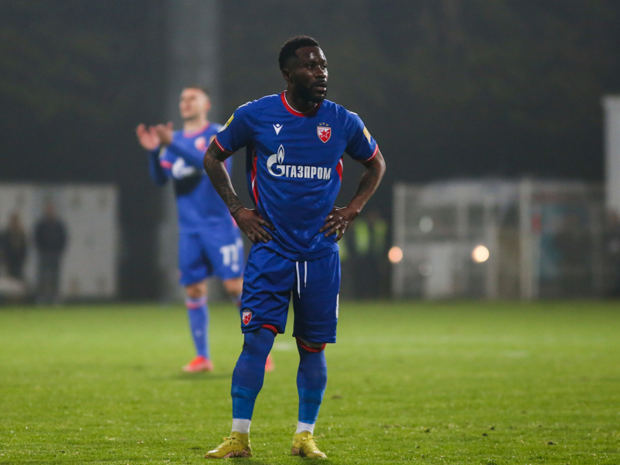 ZVEZDA SLAVILA NA BRDU Crveno-beli iskoristili debakl crno-belih i dodatno učvrstili prvo mesto pobedom nad Čukaričkim