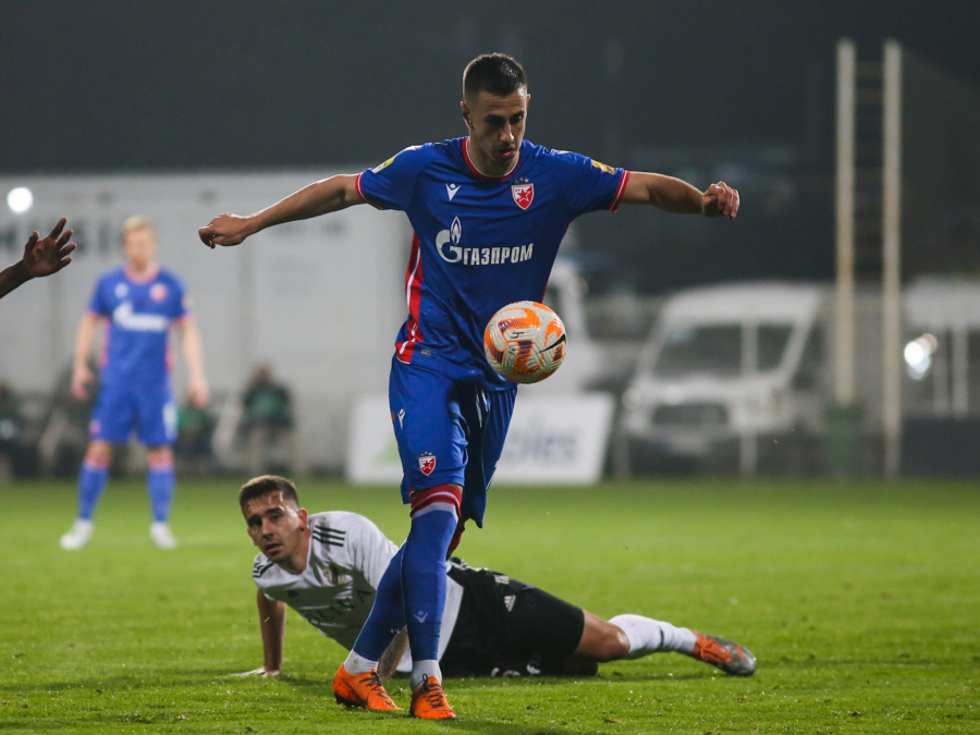 ZVEZDA SLAVILA NA BRDU Crveno-beli iskoristili debakl crno-belih i dodatno učvrstili prvo mesto pobedom nad Čukaričkim