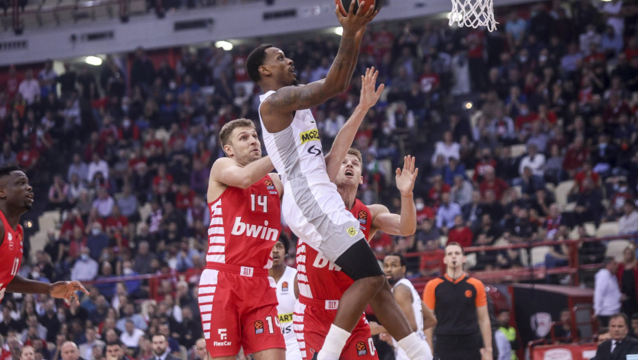 DEBAKL PARTIZANA U PIREJU Olimpijakos "razbio" desetkovane crno-bele