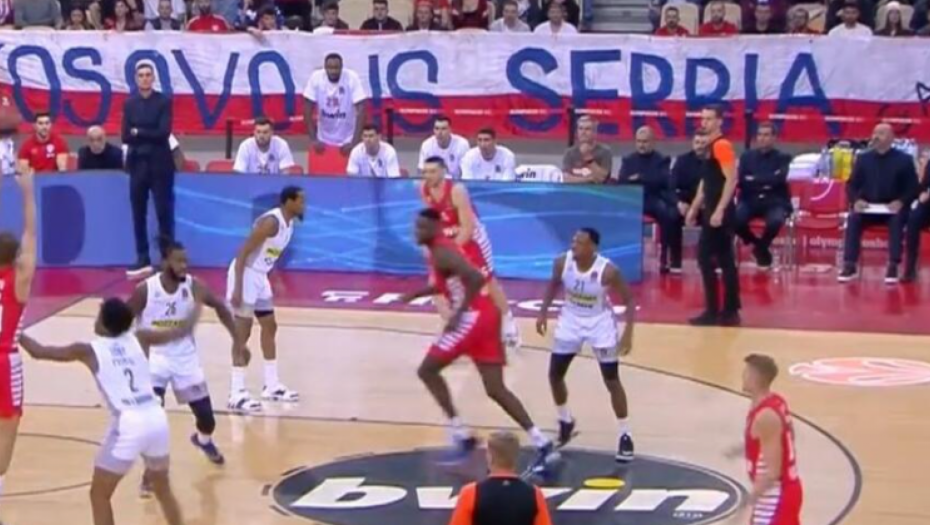 KOSOVO JE SRBIJA Navijači Olimpijakosa oduševili Srbe transparentnom u Atini, na meču protiv Partizana (FOTO)