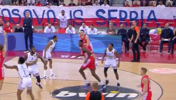 KOSOVO JE SRBIJA Navijači Olimpijakosa oduševili Srbe transparentnom u Atini, na meču protiv Partizana (FOTO)