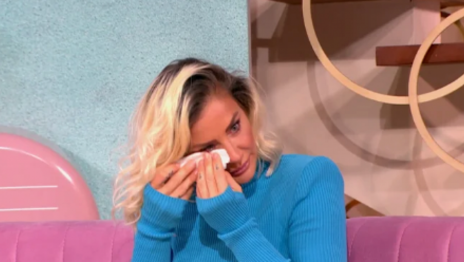 SAMOJ SEBI SI LUPILA ETIKETU, NEMOJ DA KUKAŠ Nakon fotki za Only fans Milica pokazala poruke koje dobija