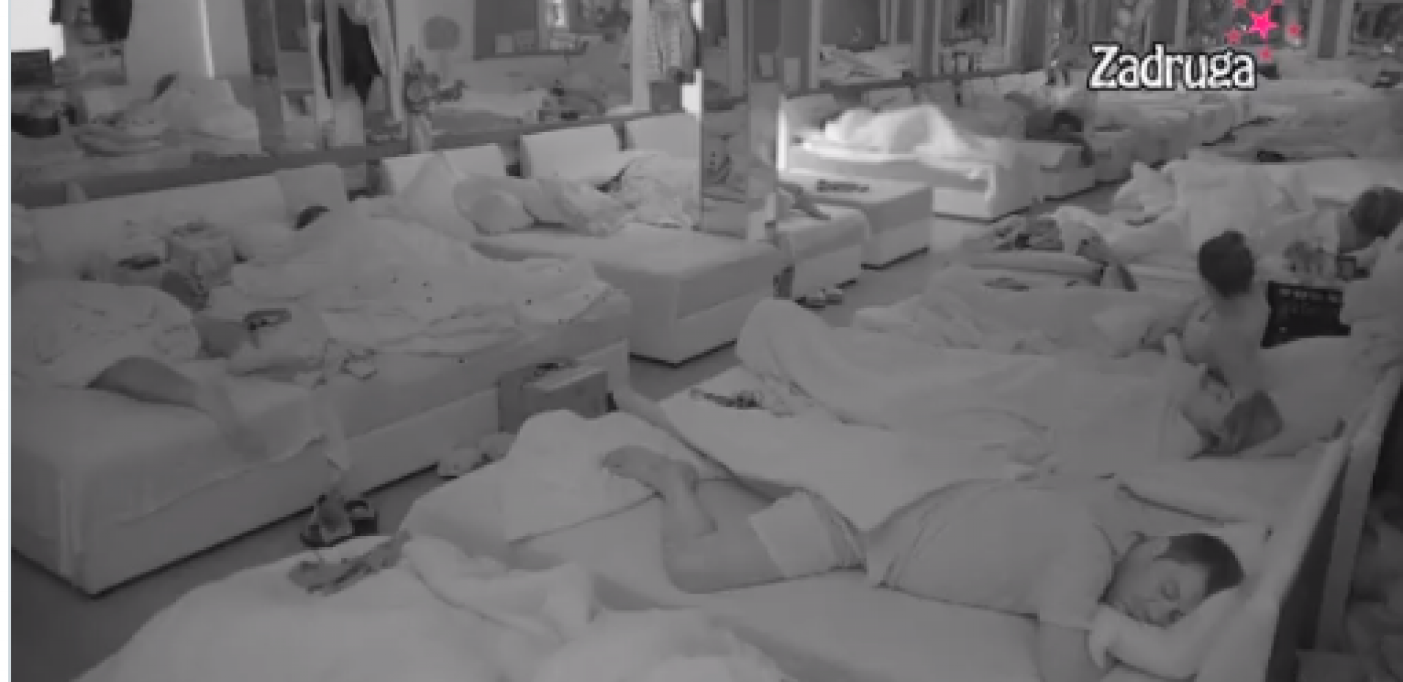 SKANDAL Bilal posle momačke večeri završio u krevetu sa Majom Kovačević, imali vrelu akciju (FOTO)