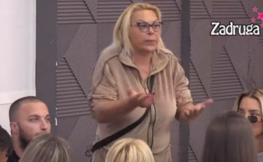 KULIĆKI UDARILI NA MAJČINSTVO Napali je da greške koje je imala sa ćerkama rešava na unuku