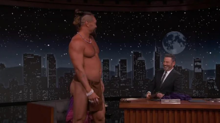 SKINUO SE USRED EMISIJE Popularni glumac izmamio uzdahe širom sveta