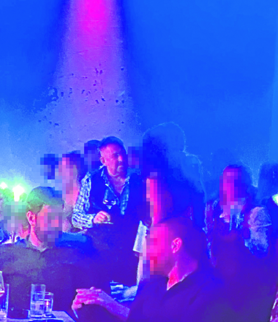 ALO! PAPARAZZO Popularni glumac poput sultana uživao u alkoholu i društvu mladih žena