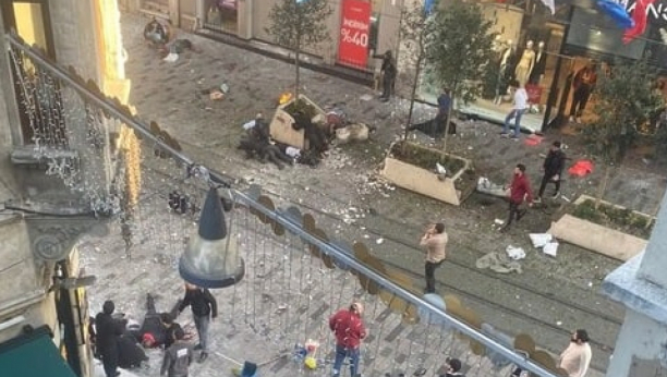 STRAVIČNE SCENE IZ ISTANBULA Ljudi nepomično leže, broje se mrtvi nakon eksplozije (VIDEO)
