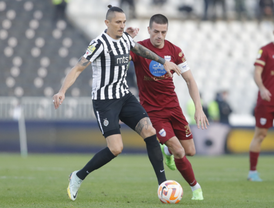 JOVIĆ SPASAO CRNO-BELE Partizan uspeo nekako da slomije otpor Pazaraca i minimalcem upiše trijumf u Humskoj