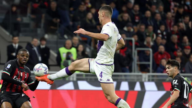 "BLEKI" TRAGIČAR FJORENTINE Milenković autogolom u nadoknadi poklonio Milanu pobedu (VIDEO)