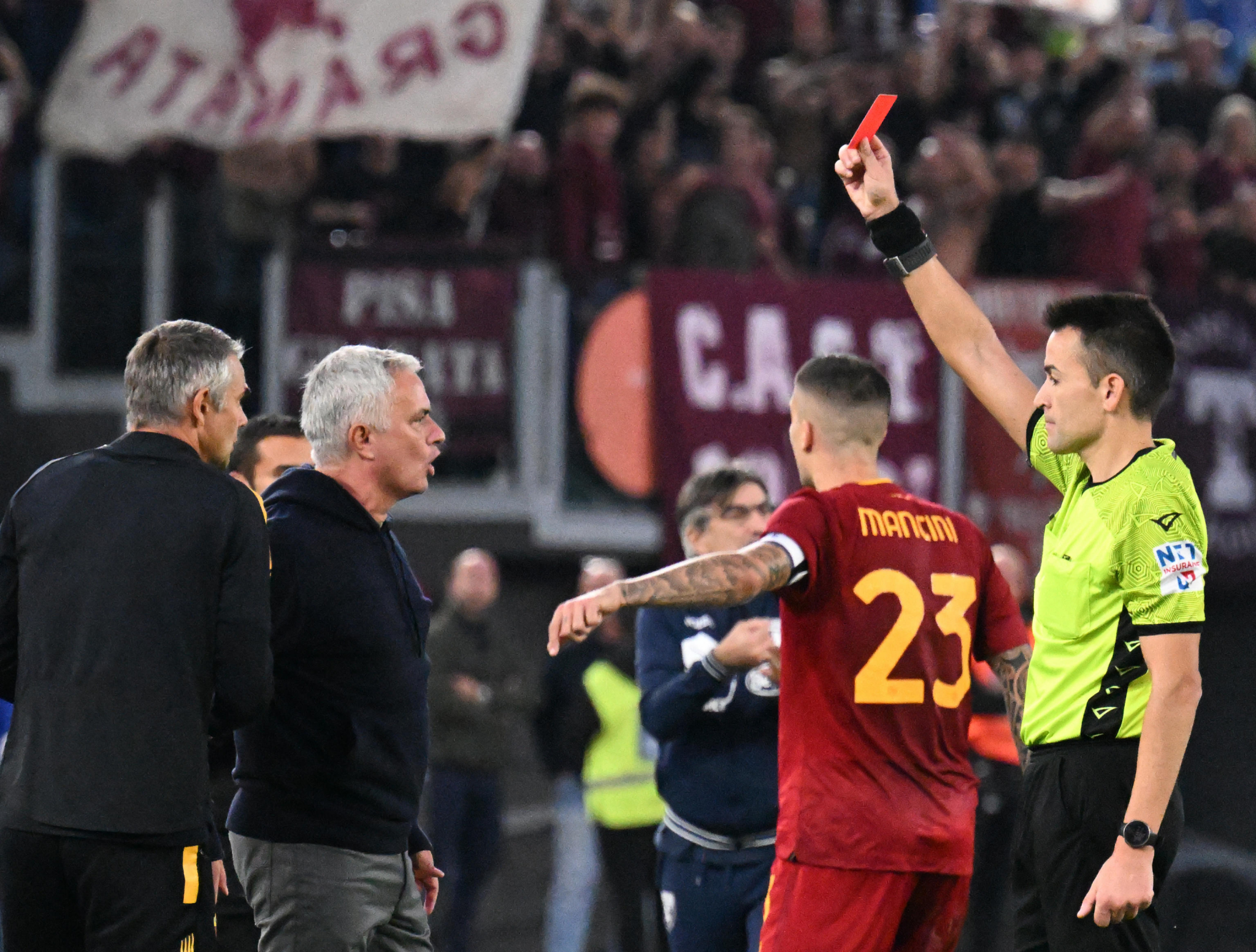 SPREMA SE VELIKI BUM Žoze Murinjo napušta Romu i potpisuje ugovor vredan 100 miliona evra?