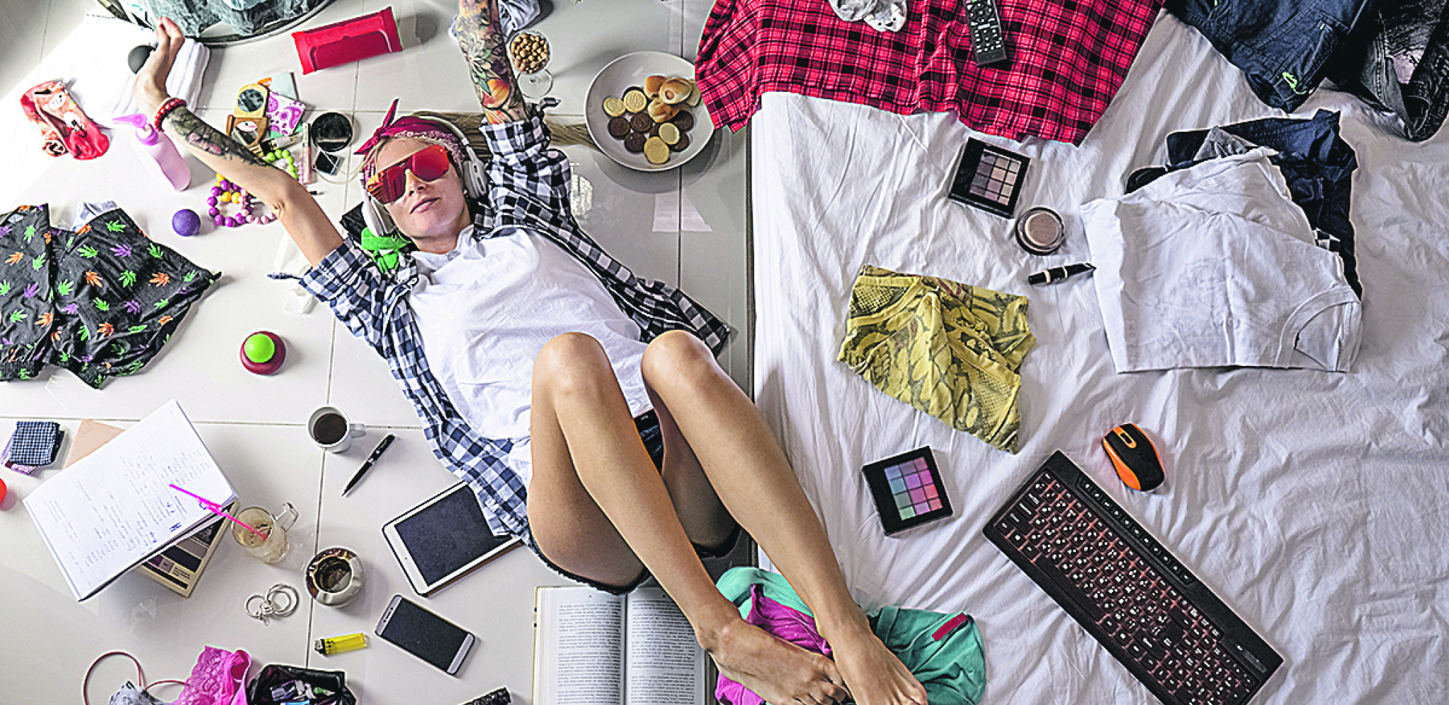 devojka se izležava