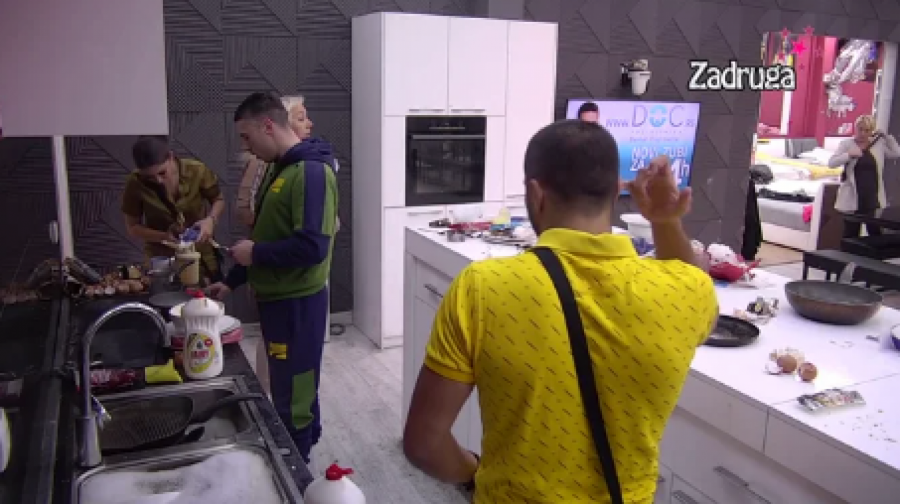 BESNA ZORICA MARKOVIĆ Zbog postupka ovog zadrugara, prekinula svaki kontakt sa njim