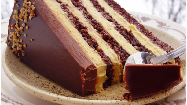 OD SLATKOG SLAĐE Starinska lešnik torta sa karamelom, fina, kremasta, neodoljiva
