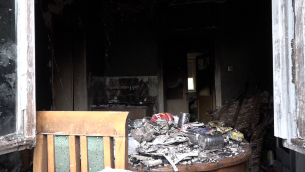OSTALI BEZ KROVA NAD GLAVOM Požar progutao dom majci i sinu u Kikindi (FOTO)