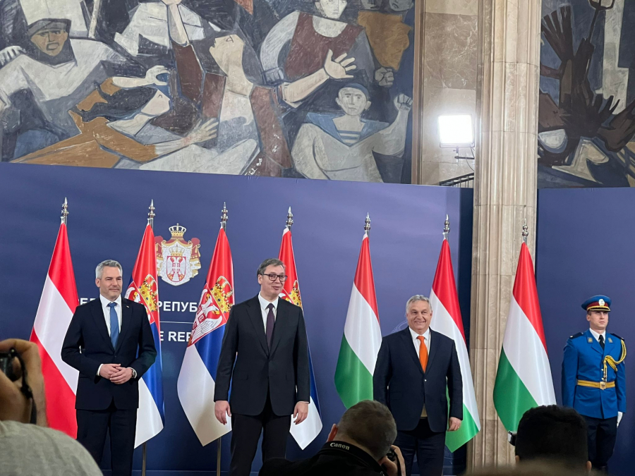 NEHAMER I ORBAN STIGLI U BEOGRAD Vučić domaćin drugog trilateralnog Samita Mađarske, Srbije i Austrije (FOTO)