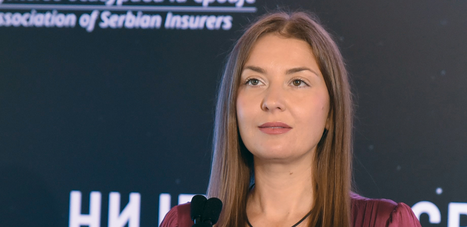 "DUNAV" POUZDAN OSLONAC OSIGURANIKA Ivana Soković, predsednica UO Udruženja osiguravača Srbije i IO "Dunav osiguranja", otvorila VI konferenciju srpski dani osiguranja