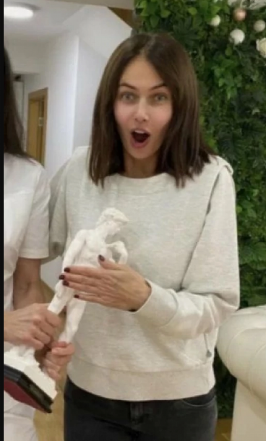 PAKTIČNA ŽENA KOD PLASTIČARA Dok deli savete za prirodne pilinge, Nataša Pavlović se podvrga estetskoj hirurgiji (FOTO)