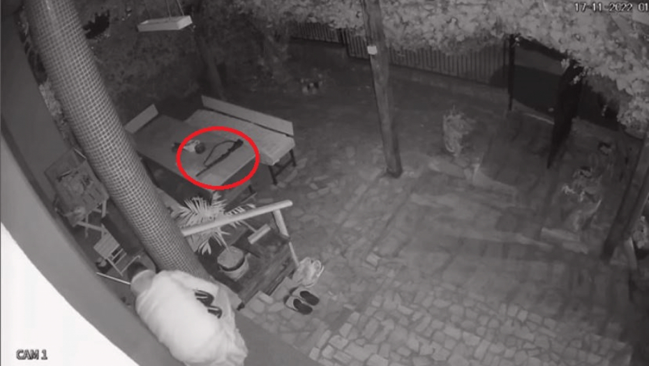 DA LI JE OVO REALNO? Lopov iz dvorišta krao patike i patofne, a ono što se nalazi na stolu šokiralo Beograđane! (VIDEO)