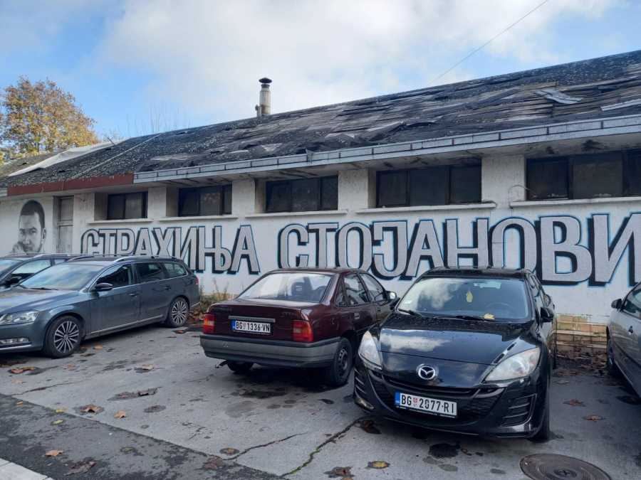 ALO! U ZGRADI NARKO-BABE U ZEMUNU Njen sin u šoku: Nadrljala je zbog narkomana, nadam se da neće u zatvor! (FOTO)