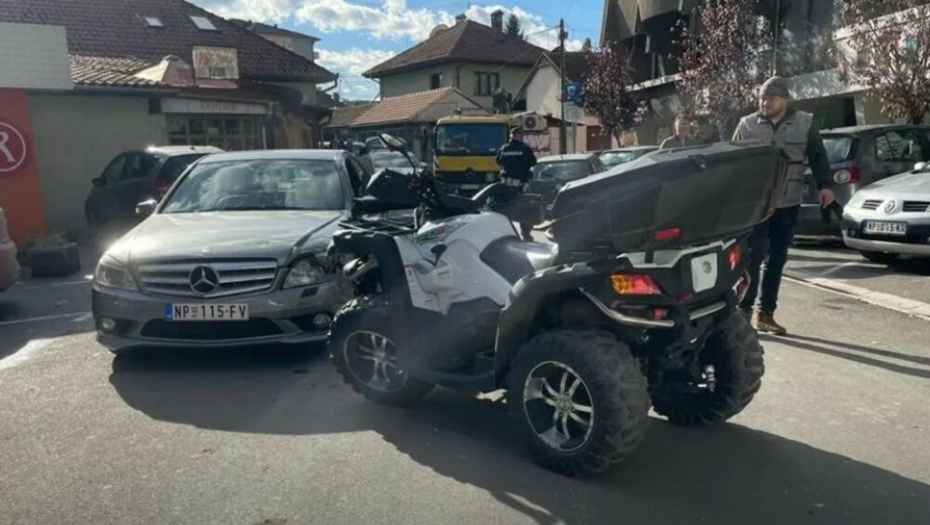 POTERA U NOVOM PAZARU Kvadom bežao od policije, pa se zakucao u "mercedes"! (FOTO)