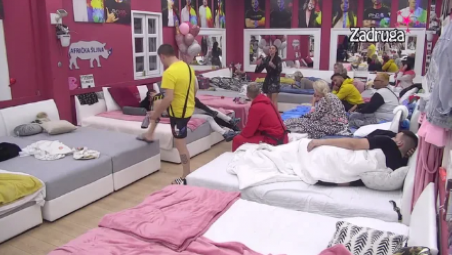 NE MAFIJAJ Haos u spavaćoj sobi, Ivan izgazio Majin krevet, ona popucala po šavovima