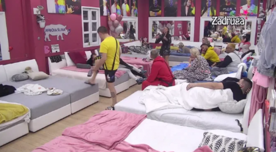 NE MAFIJAJ Haos u spavaćoj sobi, Ivan izgazio Majin krevet, ona popucala po šavovima