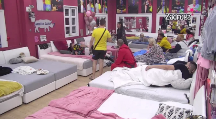 NE MAFIJAJ Haos u spavaćoj sobi, Ivan izgazio Majin krevet, ona popucala po šavovima