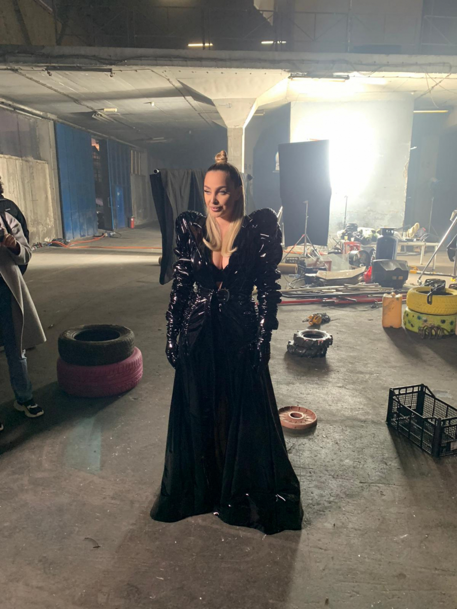 NISU MI ČESTITALI ROĐENJE SINA Maja Berović prekinula svaki kontakt sa Džalom i Bubom, a ovako izgleda na snimanju spota za novu pesmu