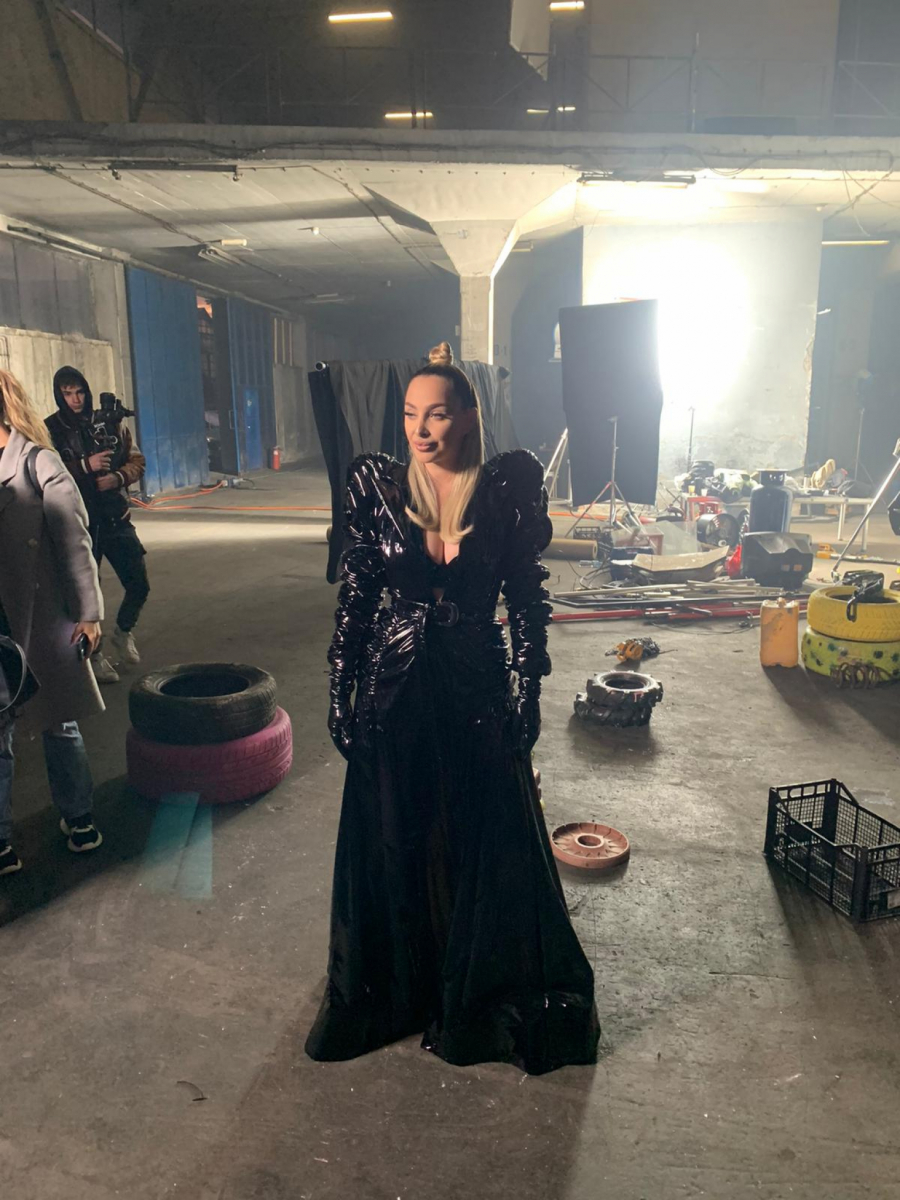 NISU MI ČESTITALI ROĐENJE SINA Maja Berović prekinula svaki kontakt sa Džalom i Bubom, a ovako izgleda na snimanju spota za novu pesmu