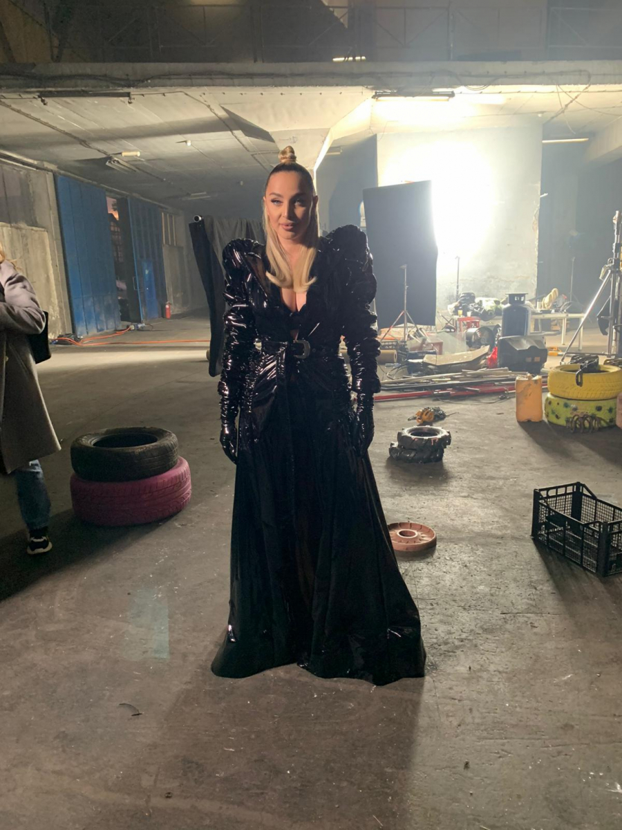 NISU MI ČESTITALI ROĐENJE SINA Maja Berović prekinula svaki kontakt sa Džalom i Bubom, a ovako izgleda na snimanju spota za novu pesmu