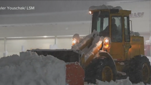SNEŽNA OLUJA Vanredno stanje zbog snega u zapadnom delu Njujorka (VIDEO)