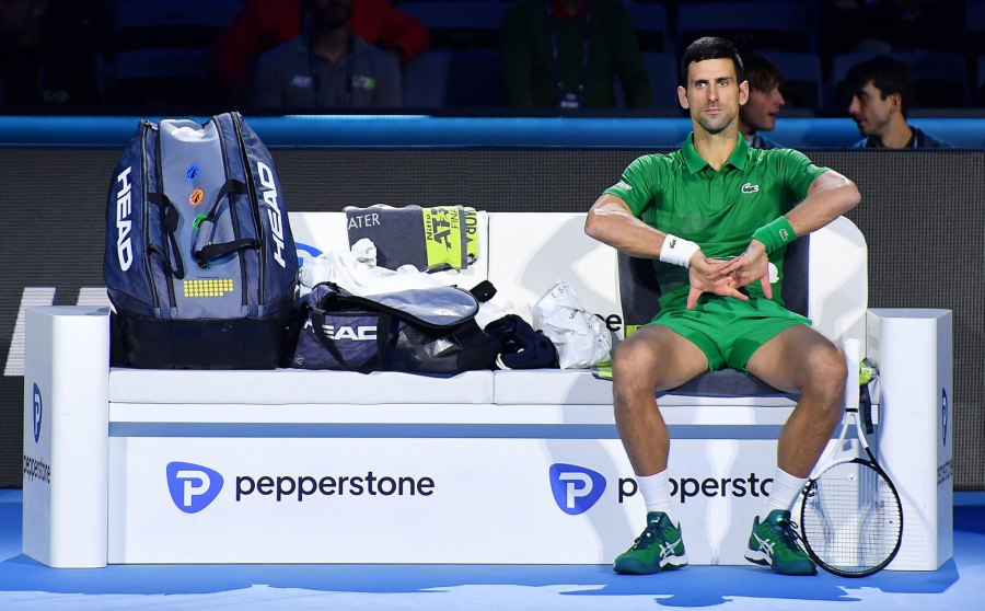 ĐOKOVIĆEVA SEZONA STALA U DVE SLIKE Počelo je petodnevnim pritvorom u Australiji, završilo se 