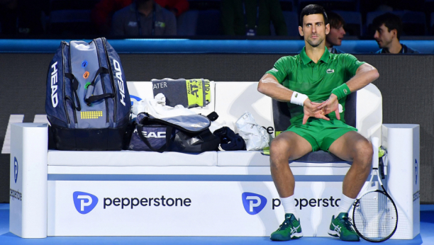 OVO UOPŠTE NIJE DOBRO Đoković počeo da se trese, navijači u strahu (VIDEO)