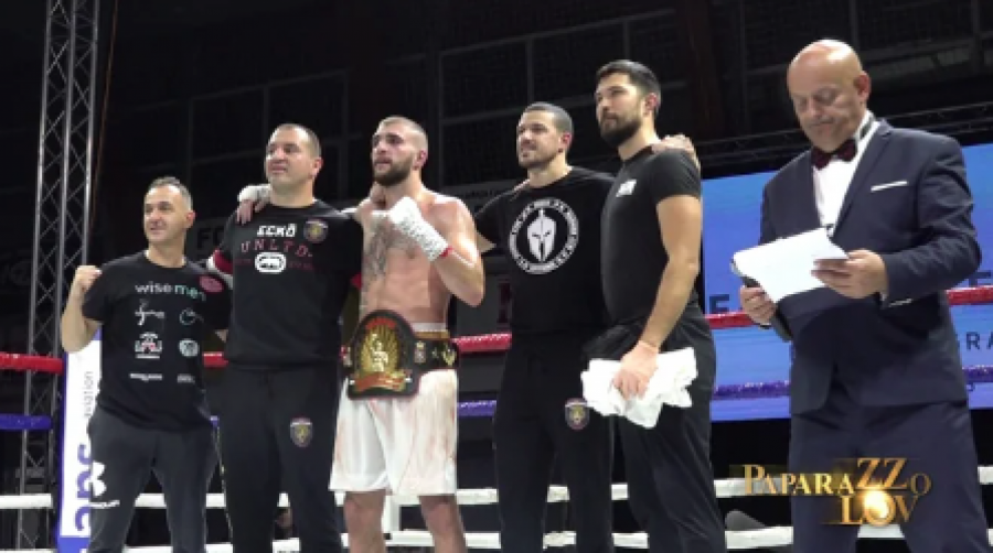 NAJJAČI ZAGRLJAJ ZA MAJKU Ovako je Ceca bodrila Veljka na bokserskom meču