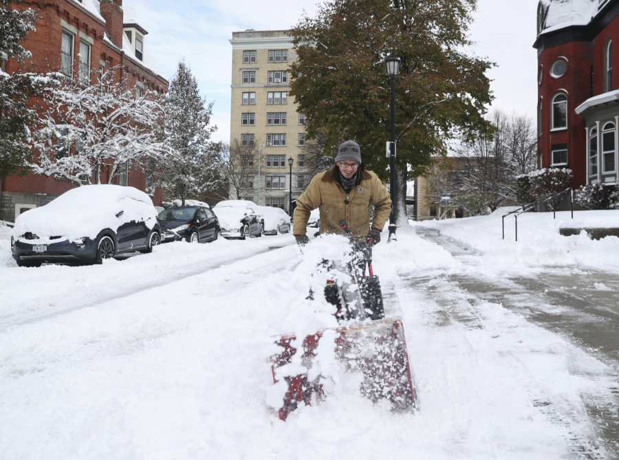 SNEŽNA OLUJA PARALISALA AMERIKU! Potpuni kolaps, već ima mrtvih! (FOTO)
