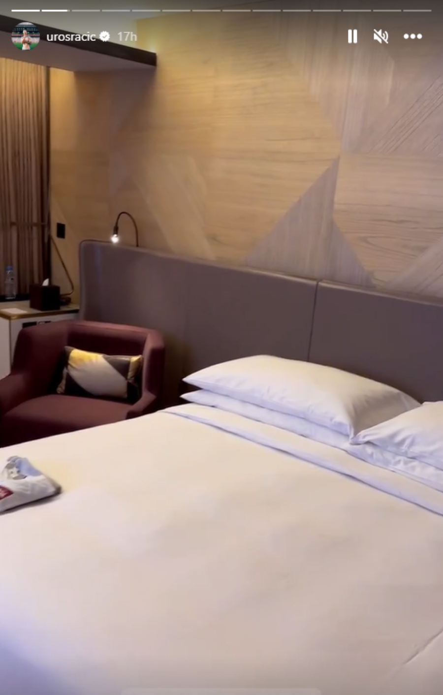 NA VRATIMA TROBOJKA Pogledajte kako izgleda soba reprezentativca Srbije (VIDEO)