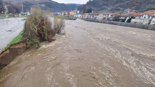 HAOS U PRIJEPOLJU, NABUJALI LIM PRETI DA SE IZLIJE Obilne padavine prave probleme širom Srbije (FOTO/VIDEO)