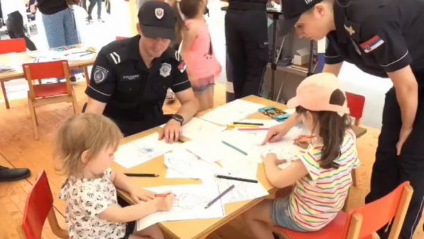 SVETSKI DAN DETETA Policajci mališanima kroz druženje pokazali da su uvek tu za njih!  (VIDEO)