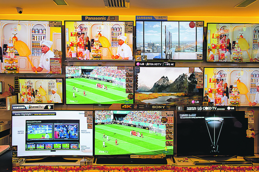 TELEVIZORI ZBOG FUDBALA IDU KO ALVA Svetsko prvenstvo u Kataru podiglo prodaju TV aparata i do 70 odsto
