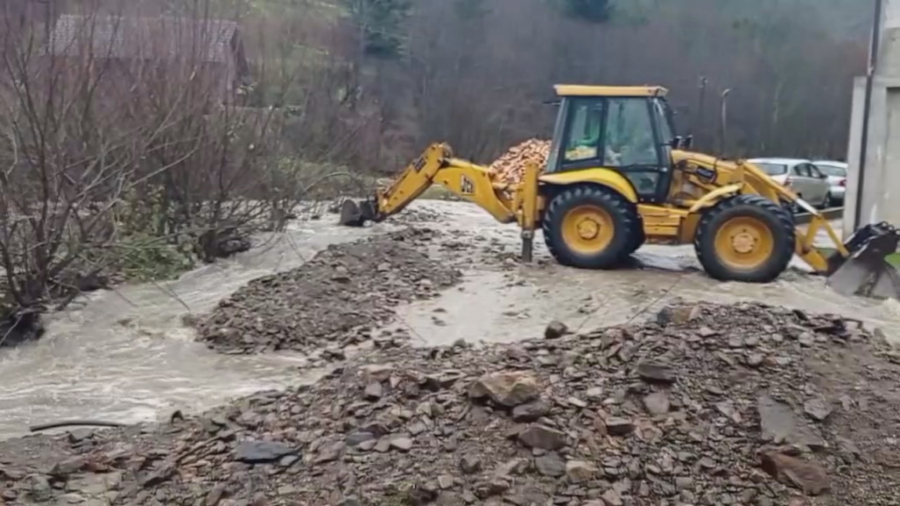 VODA SE PRIBLIŽAVA KUĆAMA Izlile se i reke na KiM, izdato važno upozorenje za građane!