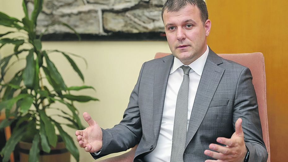 STO DANA VLADE: Husein Memić, ministar turizma i omladine za Alo!: ZA SVEGA DAN I PO, PODELJENO 100.000 VAUČERA