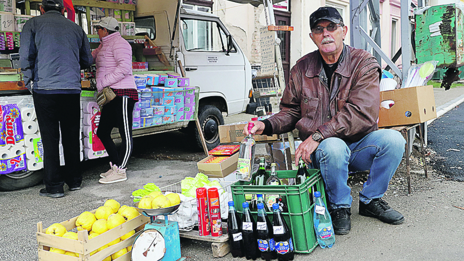 EKSKLUZIVNO Otac Rade Manojlović ugostio ekipu Alo! na pijaci, pa otkrio sve detalje života, progovorio o ćerki i zaradi! (VIDEO)