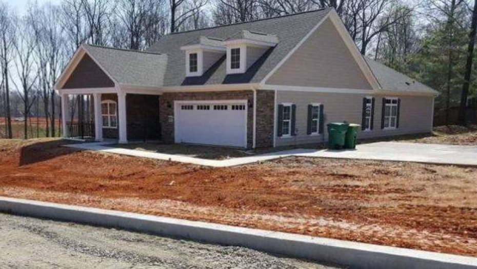 REĐALI LEŠEVE NA GOMILU Policija ušla u mrtvačnicu, sve je smrdelo, preko 180 tela se raspadalo