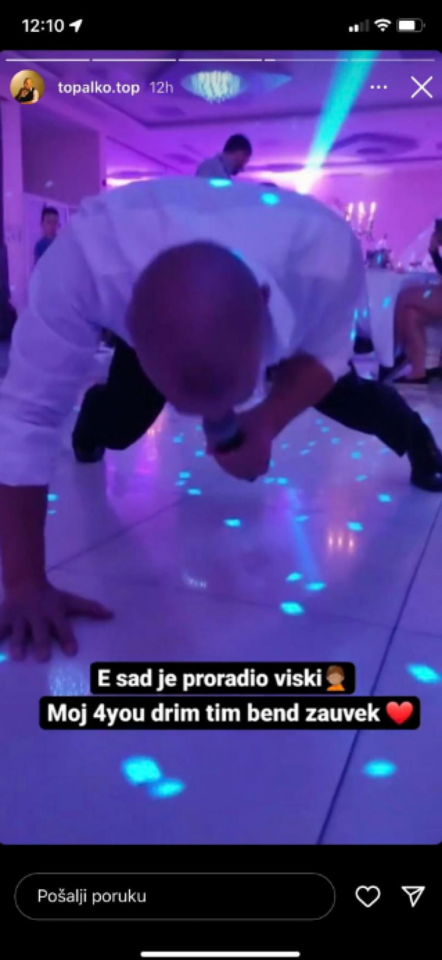 DA SE OVAKO GLUPIRA NA MOM SLAVLJU IZBACIO BIH GA Topalko na nastupu legao na pod, pa radio sklekove dok peva, fanovi ga urnisali