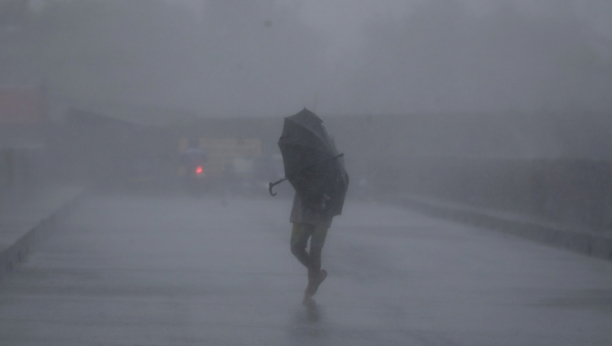 OLUJNI UDARI VETRA OD 100 KM/H Kiša već pada u nekim delovima Srbije, ovo je satnica nevremena koje se približava