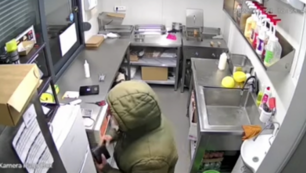 DRSKA KRAĐA U NOVOSADSKOM RESTORANU BRZE HRANE Hladnokrvni lopov iskoristio odsustvo zaposlenih (VIDEO)