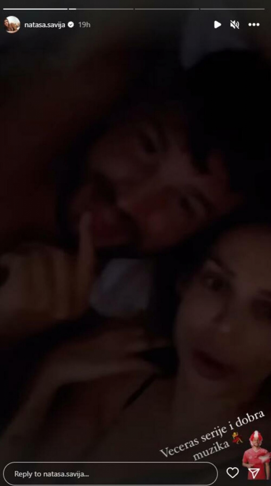 ISPLIVAO SNIMAK Nikad vrelije izdanje starlete Nataše Šavije, leži u krevetu bez gaćica (FOTO)